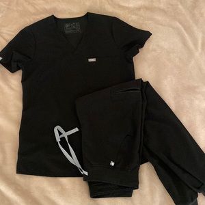 FIGS black jogger pants and one-pocket scrub top in size XS